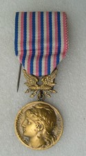 MEDAILLE D'HONNEUR DES PTT  attribuée en 1960    postes    