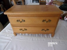 Commode pour poupée en bois