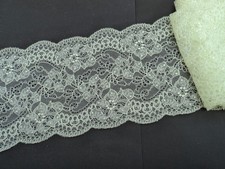 Fine Dentelle de CALAIS des Années 50 - 4 mètres 40 x 15 cm - Vert d'eau