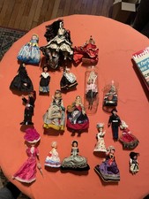 POUPEES REGIONALES HISTORIQUES DE COLLECTION 18 pieces