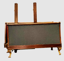 Lit de style Directoire en noyer Piétement a griffes XX siècle