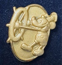 Pin's de service Disney Body