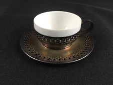 lot soucoupe et tasse métal argenté et porcelaine Saint-Médard