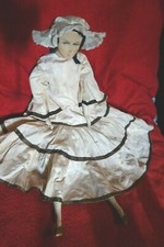 ANCIENNE POUPEE DE SALON