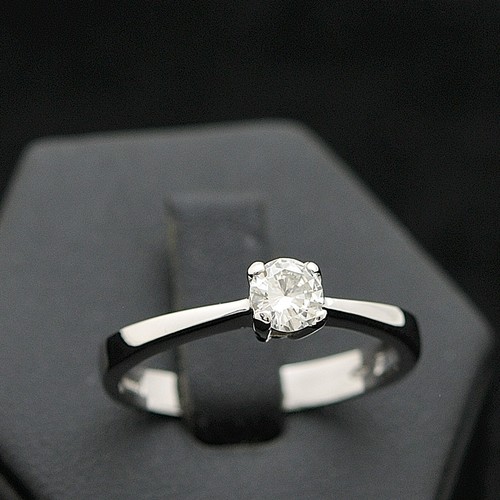 Bague solitaire blanc 18 - en,