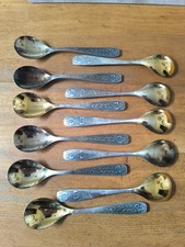 Suite de onze cuillères à