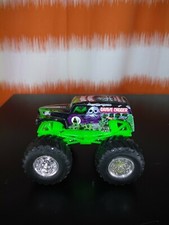 HOT WHEELS MONSTER JAM TRUCK 1:64 SCALE GRAVE DIGGER METAL BASE
