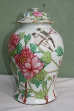 gros vase couvert en céramique chinoise à décor d'oiseaux.