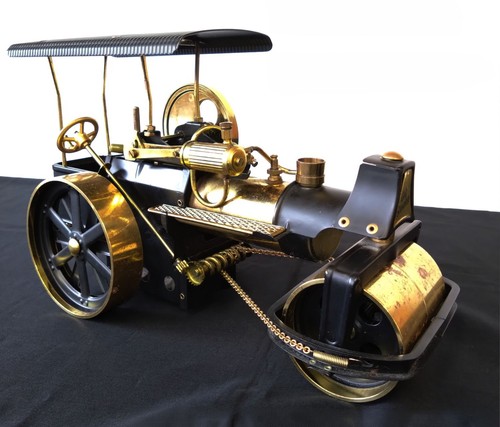 Ancien rouleau vapeur fumé