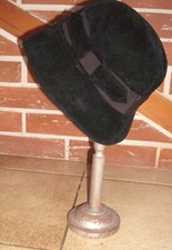 Chapeau de femme ancien en feutre noir
