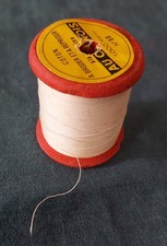 Bobine de fil à coudre coton