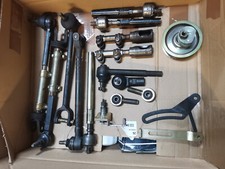 Stock de pièces neuves pour voitures anciennes anciennes