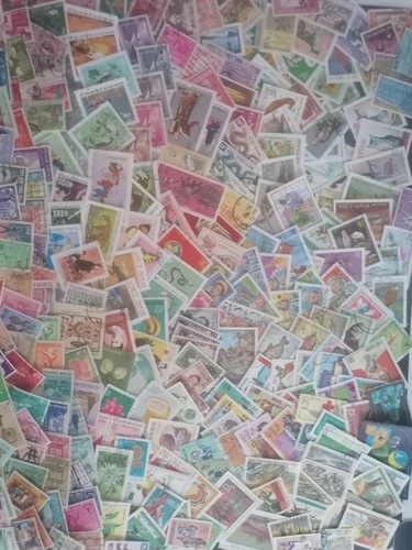 Lot 250 timbres - 250,