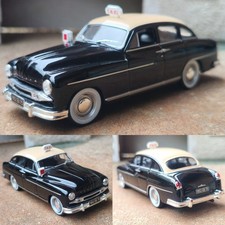 1/43 Ford Vedette V8 taxi