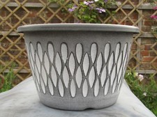 Deux petites jardinières 9" motif larme 