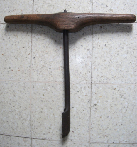Outil ancien sabotier - outil,