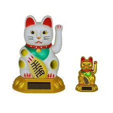 Chat chanceux radiant dor?? Maneki Neko ?? ??nergie solaire pour la r??ussite de