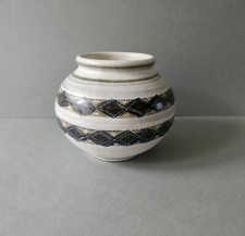 vase boule en céramique signé Marcel Guillot, décor abstrait scarifié, 1960