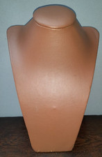 BUSTE PRESENTOIR A BIJOUX EN SIMILI CUIR MARRON POUR COLLIERS - hauteur : 28 cm