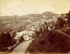 INDE DARJEELING Circa 1880  Vue de Darjeeling , Bengale occidental albuminé