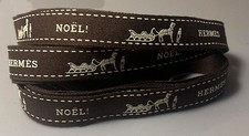RUBAN HERMÈS NOËL MARRON LETTRES BLANCHES AVEC LA CALÈCHE LONGUEUR : 2,22 mètres
