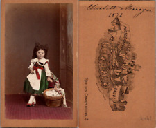 Baudelaire, Strasbourg, Petite fille nommée Elisabeth Monoyer en costume alsacie