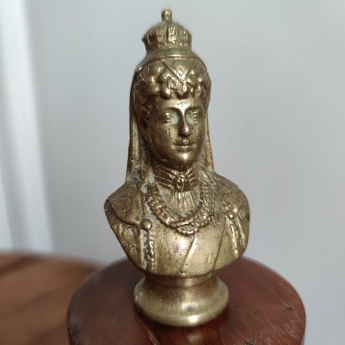 Rare petit bronze - , reine