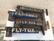 Lot d'anciens pulvérisateurs Fly-Tox / Pompes insecticides / Déco / Collection