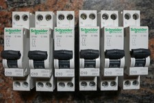 DISJONCTEUR MODULAIRE 10