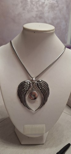 Collier pendentif ailes