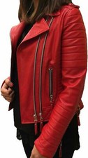 Blouson de moto rouge en peau