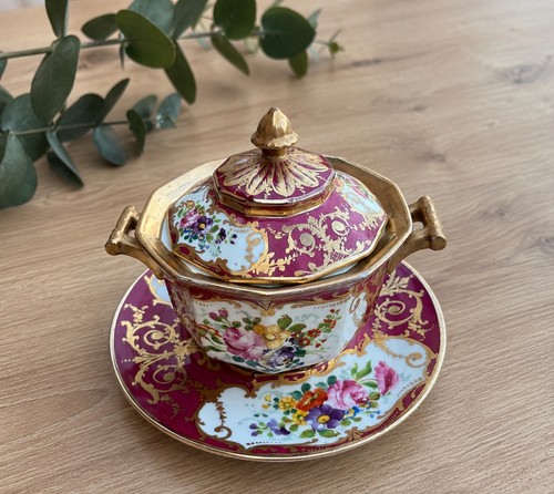 Rare tasse bouillon - à,