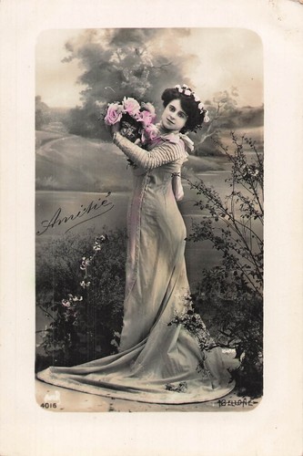 Amitie femme elegante - cp,