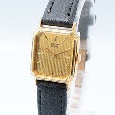 Montre à quartz octogonale