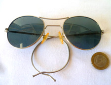 BELLE PAIRE DE LUNETTES DE SOLEIL VINTAGE TEINTÉES GRIS