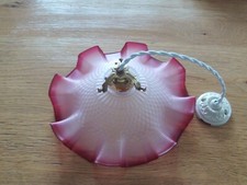 ancienne lampe, belle ancienne lampe suspension avec opaline rose . 1940.