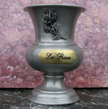 ETAIN 95% VASE décor FLORAL fleur ROSES, hauteur 16,2 cm,  305 grammes