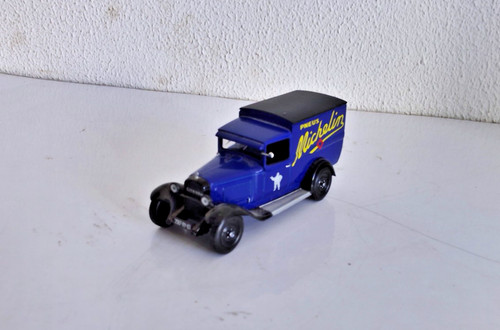 Voiture ixo altaya - 1/43,