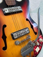 Guitare semi-acoustique Teisco