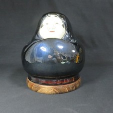 Poupée en céramique avec support pot à charbon figurine design Okame Fuku