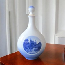 Denmark. Royal Copenhagen. Bouteille décanteur en porcelaine Rosenborg Castle