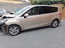 Enjoliveur de pare-brise G