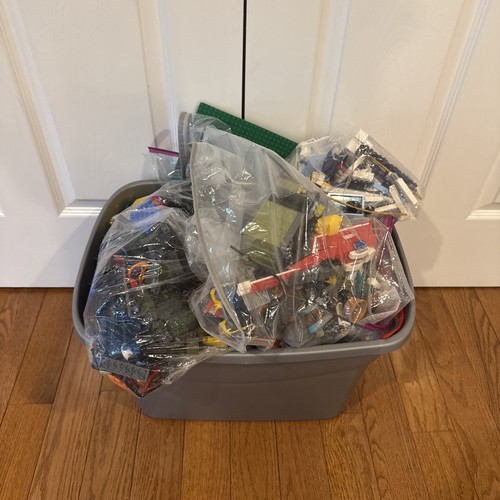 Pounds assorted lego - 23,