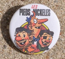 BADGE EPINGLE PINS BUTTON LES PIEDS NICKELES CROQUIGNOL FILOCHARD RIBOULDINGUE