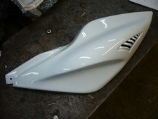 flanc carenage gauche aka