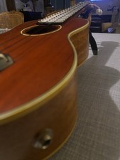 ukulélé Acajou Massif Electro-accoustique. Comme Neuf