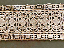 Large et belle dentelle vintage 1970 style macramé couleur beige 180 x 13 cm