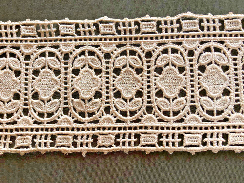 Large belle dentelle - large, et
