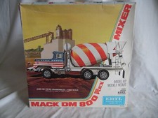 Camion MACK DM 800 1/25° ERTL