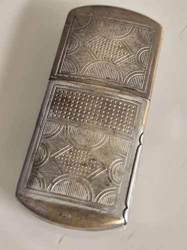 Briquet rechargeable - , à